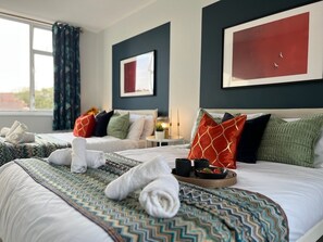 3 bedrooms, iron/ironing board, free WiFi, bed sheets - Welcome to The Aviary – Upper (Bournemouth)
