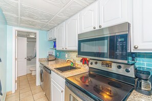 Fridge, microwave, oven, stovetop - Amazing Beach/Ocean View (Myrtle Beach)