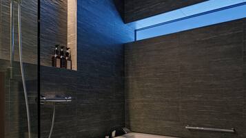 Villa, 2 Bedrooms, Non Smoking | Bathroom | Hair dryer, towels, soap, shampoo