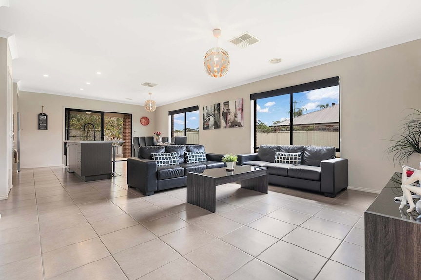 28 Skye Ave - Skye High On Style! - Echuca