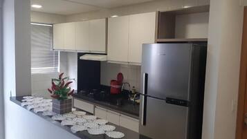 Studio Cao cấp, 1 giường cỡ queen, lanai, quang cảnh hồ | Bếp nhỏ riêng