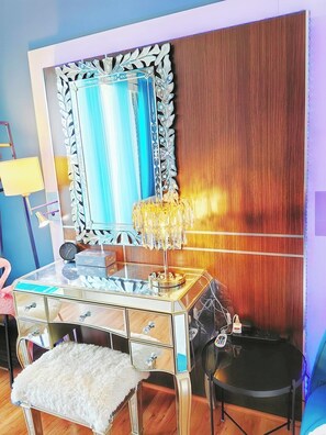 Interior - Blue Bunny-Eared Stay | Ocean View | 2min to Beach (Surfers Paradise)