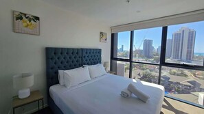 Iron/ironing board, WiFi, bed sheets - Open View Comfortable 2BR Apartment in Surfers (Surfers Paradise)