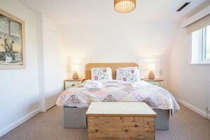 Iron/ironing board, WiFi, bed sheets - 5 Church Close (3 guests), Aldeburgh (Aldeburgh)