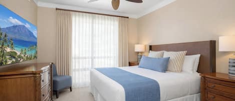 Tabla de planchar con plancha, cuna de viaje, wifi y ropa de cama
