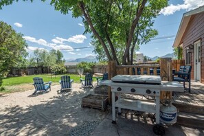 Outdoor dining - The Cottage on Colorado (Buena Vista)