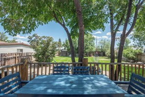Outdoor dining - The Cottage on Colorado (Buena Vista)