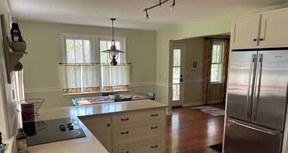 Come stay at Lyford Landing Farm.Relax while being embraced by farm fields.