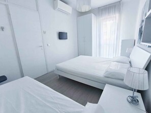 2 bedrooms - Holiday apartment with balcony (Jesolo)