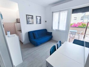 TV - Holiday apartment with balcony (Jesolo)