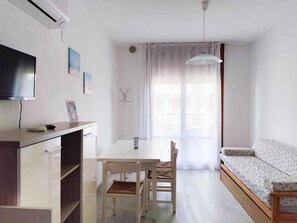 TV - Holiday apartment with balcony (Jesolo)