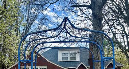 Cozy 1-bedroom in lovely Downtown Lewisville: The Charleston