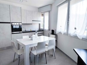 Dining - Holiday apartment with pool (Cavallino-Treporti)