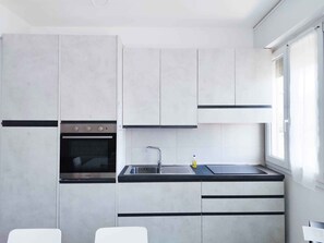 Fridge, stovetop - Holiday apartment with pool (Cavallino-Treporti)