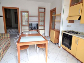 Fridge, stovetop - Holiday apartment with pool (Cavallino-Treporti)