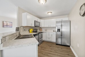 Fridge, microwave, oven, stovetop - Port Charlotte Home w/ Yard, 4 Mi to Beach & Park (Port Charlotte)