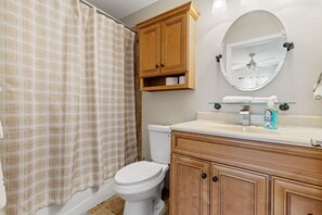Hair dryer, towels, soap, shampoo - Port Charlotte Home w/ Yard, 4 Mi to Beach & Park (Port Charlotte)