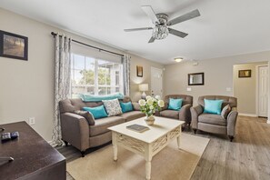 TV - Port Charlotte Home w/ Yard, 4 Mi to Beach & Park (Port Charlotte)