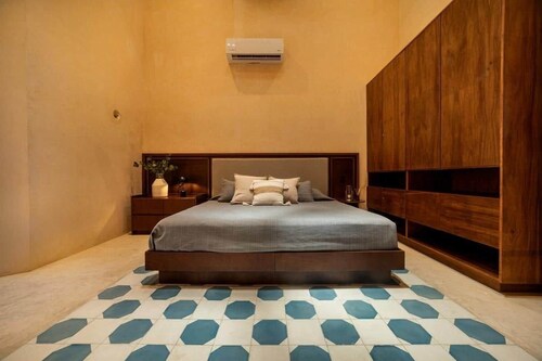 Spacious 5BR Heated Pool + Rooftop Bar