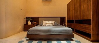 Spacious 5BR Heated Pool + Rooftop Bar