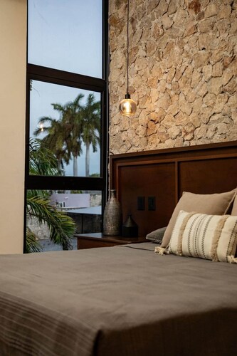 Spacious 5BR Heated Pool + Rooftop Bar