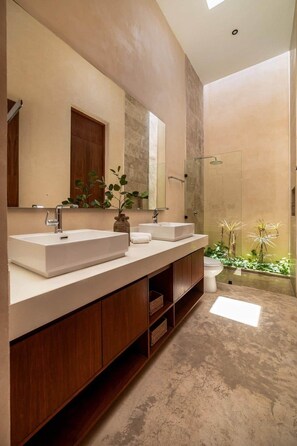 Savon, shampoing, papier toilette
