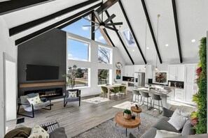 Smart TV, chimenea y tenis de mesa 