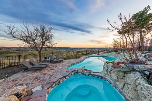 #Habitue - Casa Vida Sol – Foothills Retreat | Pool, Spa & Views