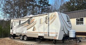 Property grounds - Brimstone Trail Access • Stylish Camper • Sleeps 4 • Firepit (Robbins)