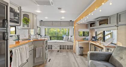 Brimstone Trail Access • Stylish Camper • Pets Welcome• Firepit