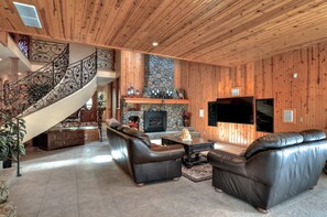 Lobby - Grand Oriole Estate - Luxury Estate | Pool, Hot Tub, Game Room (Big Bear Lake)