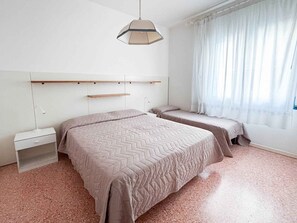 3 bedrooms, WiFi - Holiday apartment with air conditioning (Lido di Jesolo)