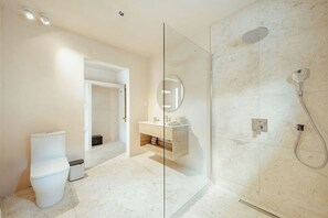 Bathroom - Beachfront Villa @ Mangel Halto w/ Pool & Jacuzzi (Savaneta)