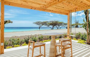 Outdoor dining - Beachfront Villa @ Mangel Halto w/ Pool & Jacuzzi (Savaneta)