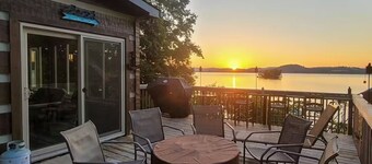 Lakefront, Private Dock, Water Toys, Sunset Views!