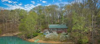 Lakefront, Private Dock, Water Toys, Sunset Views!
