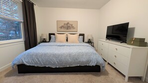 Room - Adorable home between Duke and UNC alongside trails (Durham)