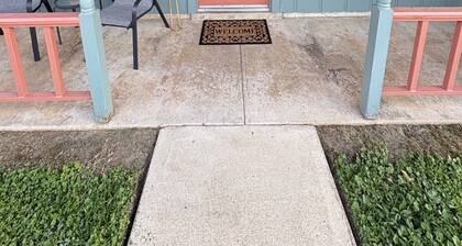 Rustic Retreat / 1BR / Near ULM, Airport & Mall