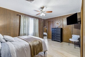 Iron/ironing board, Internet, bed sheets