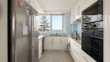 Apartment, Balcony, Ocean View | Private kitchen