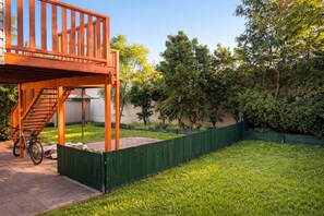 Property grounds - Sunbeam Sanctuary - 3BR House in Rochedale South (Rochedale South)