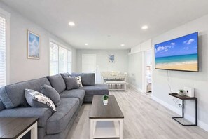 TV - Sun-Joy Getaway #11 Near Boardwalk, Walk to Beach (Myrtle Beach)