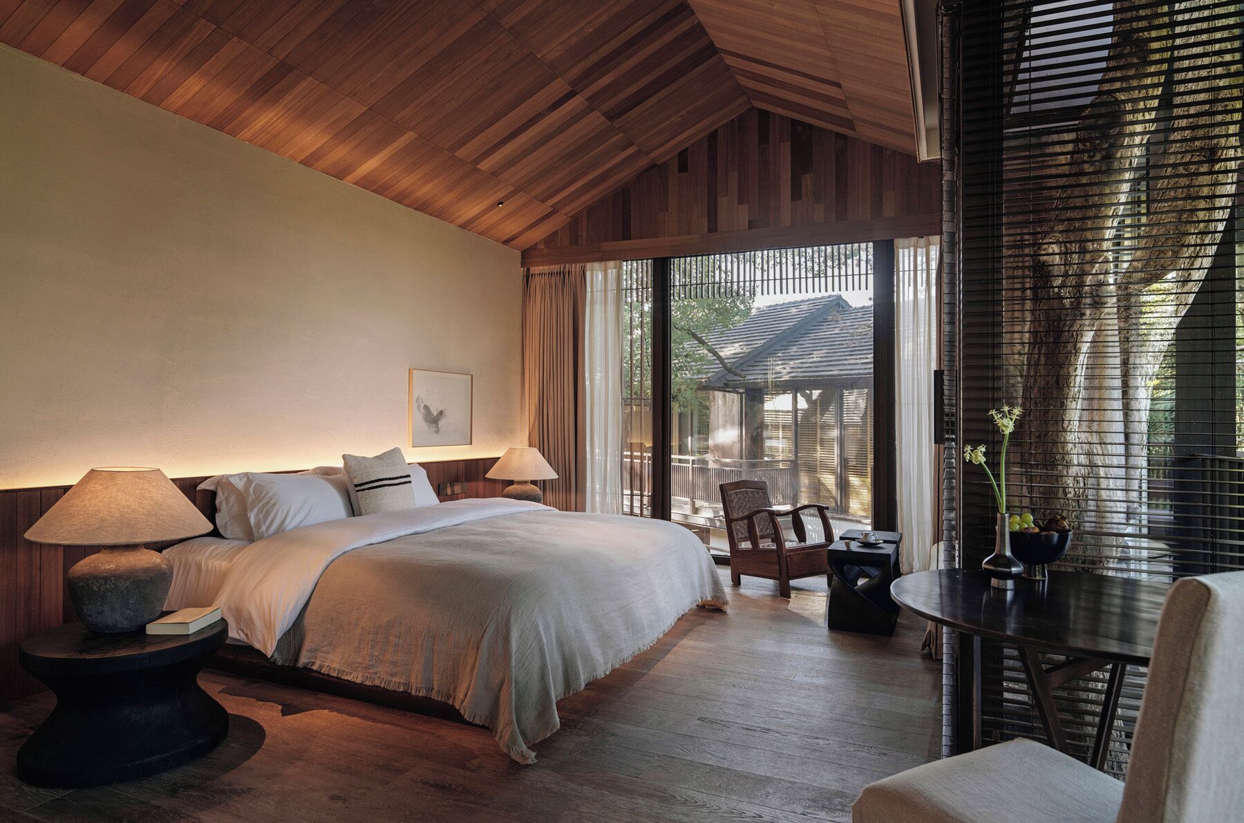 Romantic Room, Garden View