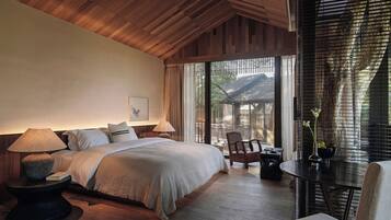 Romantic Room, Garden View | Blackout curtains, soundproofing, iron/ironing board, free WiFi