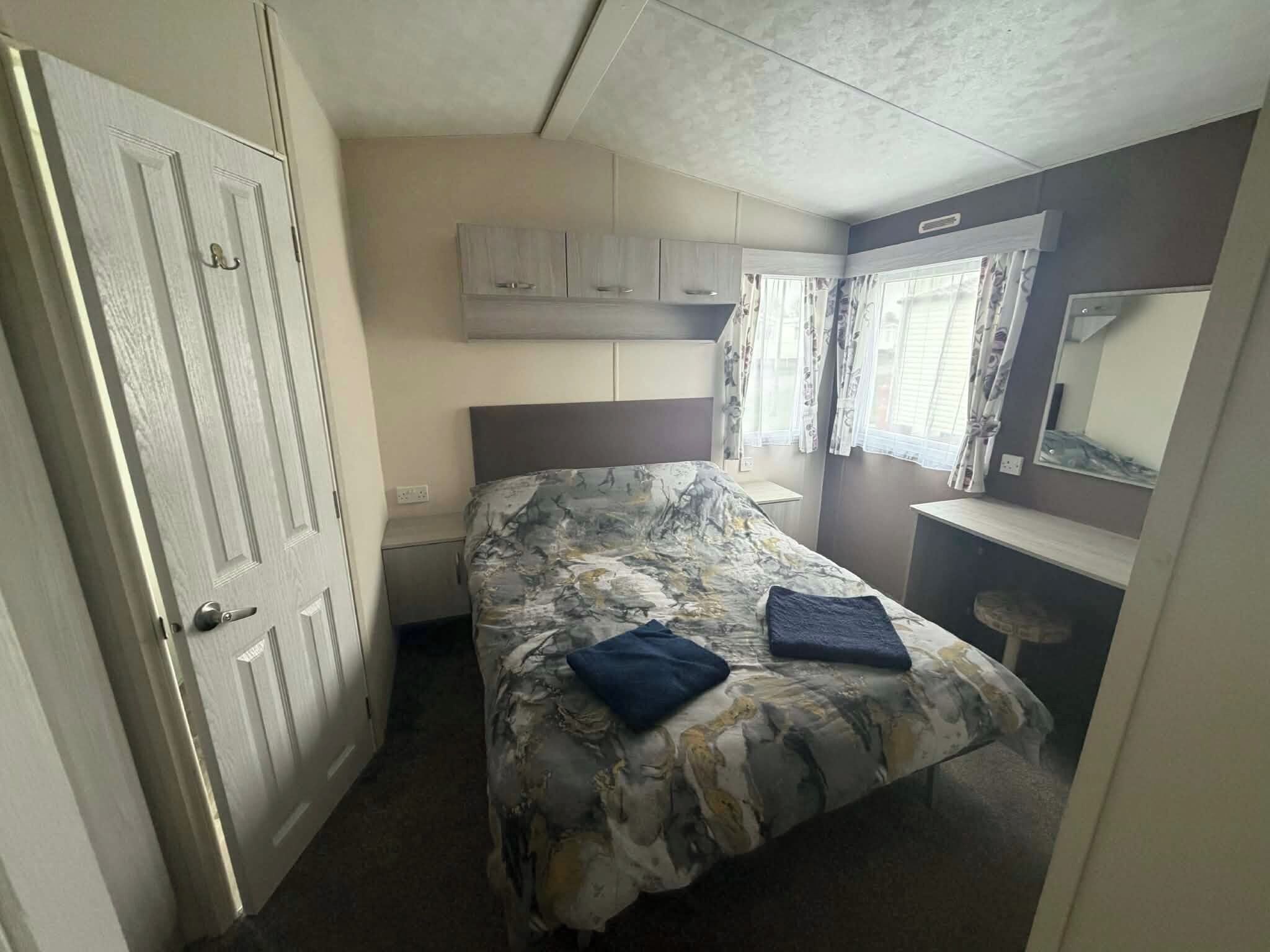 WiFi, bed sheets