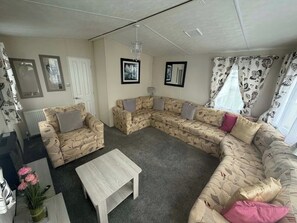 TV - Delightful 2 bedroom caravan Manor Park Hunstanton (Hunstanton , Near King's Lynn)
