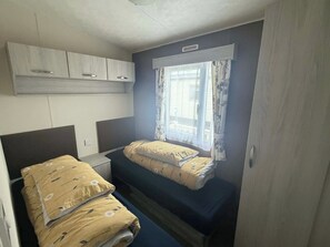 WiFi, bed sheets