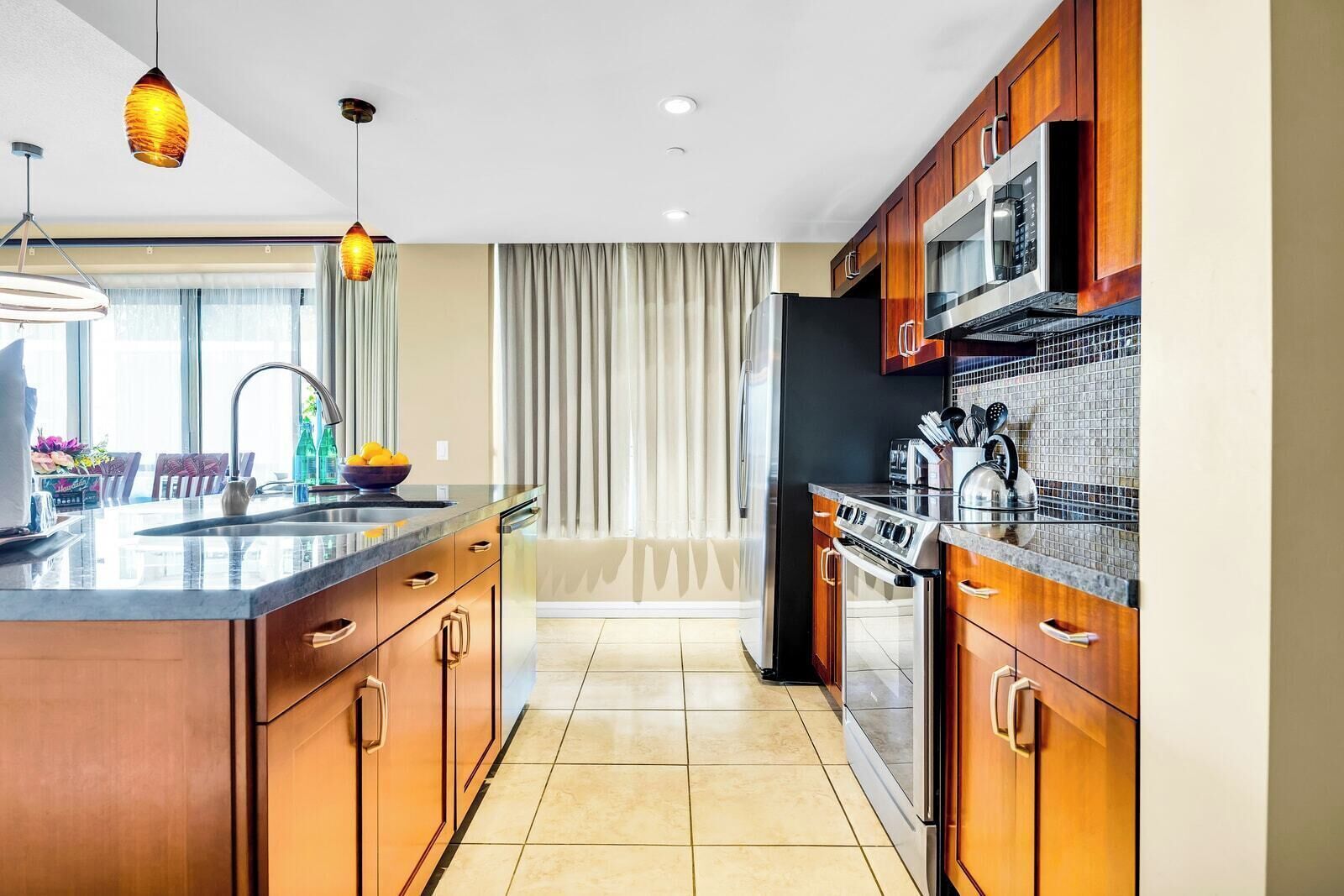 Microwave, oven, dishwasher, coffee/tea maker