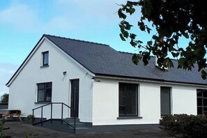 Exterior - Apartment - Sleeps 3 - Westport , Free Parking (WESTPORT, CO MAYO)