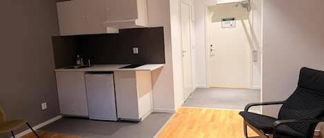 WiFi, bed sheets, wheelchair access